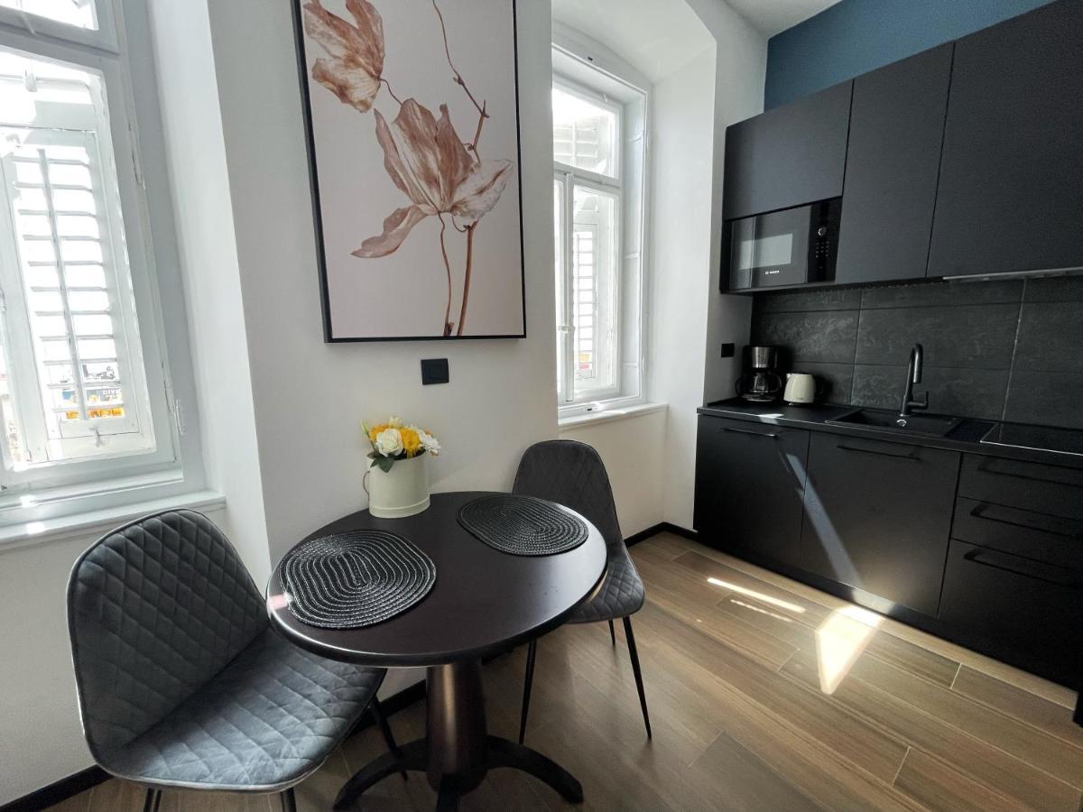 Navis City Apartments プーラ エクステリア 写真